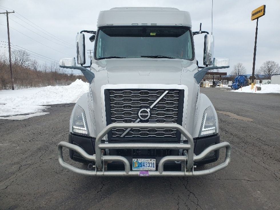 Sleeper Tractor-Heavy Duty Tractors-Volvo-2020-VNL64740-White Deer-PA-496,797\n\t\tmiles-$ 55,750 - Image 2