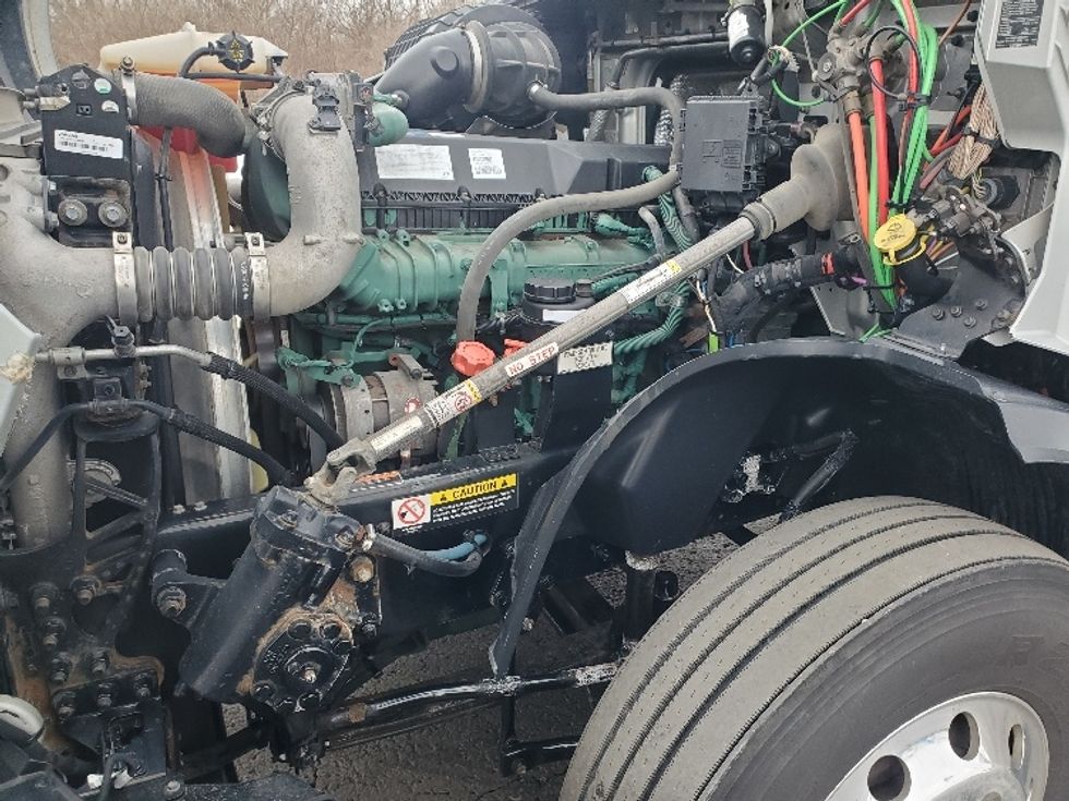 Sleeper Tractor-Heavy Duty Tractors-Volvo-2020-VNL64740-White Deer-PA-496,797\n\t\tmiles-$ 55,750 - Image 20