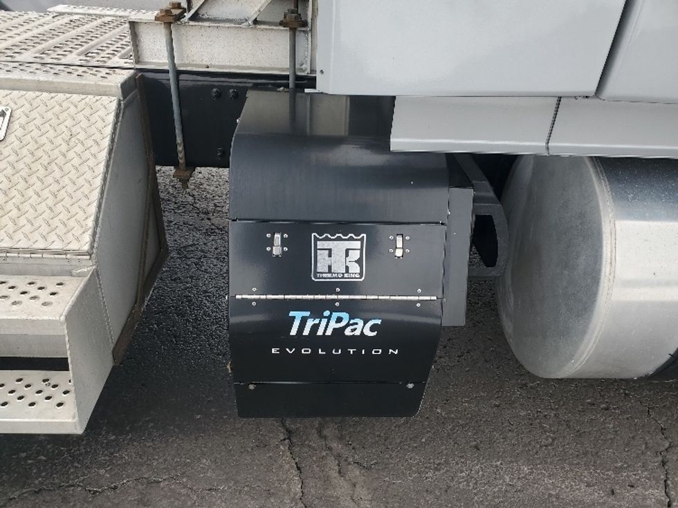 Sleeper Tractor-Heavy Duty Tractors-Volvo-2020-VNL64740-White Deer-PA-496,797\n\t\tmiles-$ 55,750 - Image 21