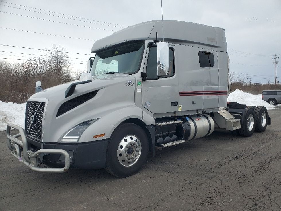 Sleeper Tractor-Heavy Duty Tractors-Volvo-2020-VNL64740-White Deer-PA-496,797\n\t\tmiles-$ 55,750 - Image 3