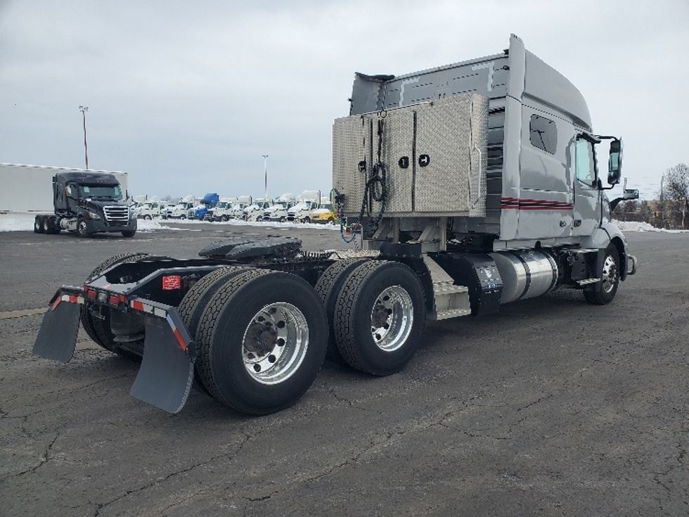 Sleeper Tractor-Heavy Duty Tractors-Volvo-2020-VNL64740-White Deer-PA-496,797\n\t\tmiles-$ 55,750 - Image 7
