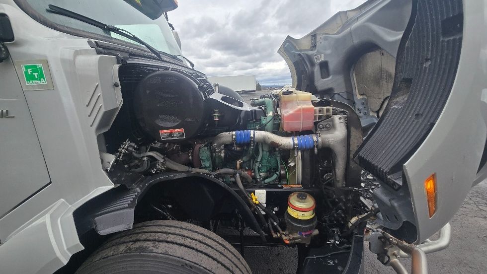 Sleeper Tractor-Heavy Duty Tractors-Volvo-2020-VNL64740-White Deer-PA-513,822\n\t\tmiles-$ 54,500 - Image 19