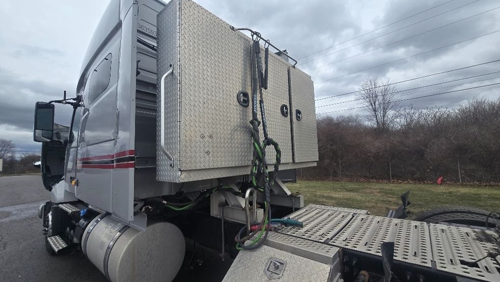 Sleeper Tractor-Heavy Duty Tractors-Volvo-2020-VNL64740-White Deer-PA-513,822\n\t\tmiles-$ 54,500 - Image 21