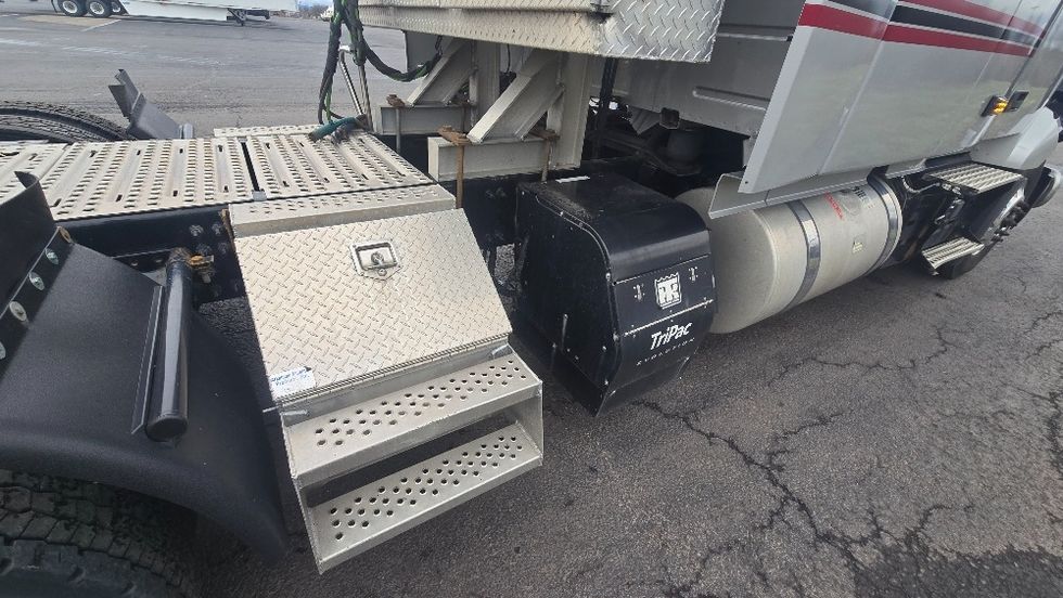 Sleeper Tractor-Heavy Duty Tractors-Volvo-2020-VNL64740-White Deer-PA-513,822\n\t\tmiles-$ 54,500 - Image 22