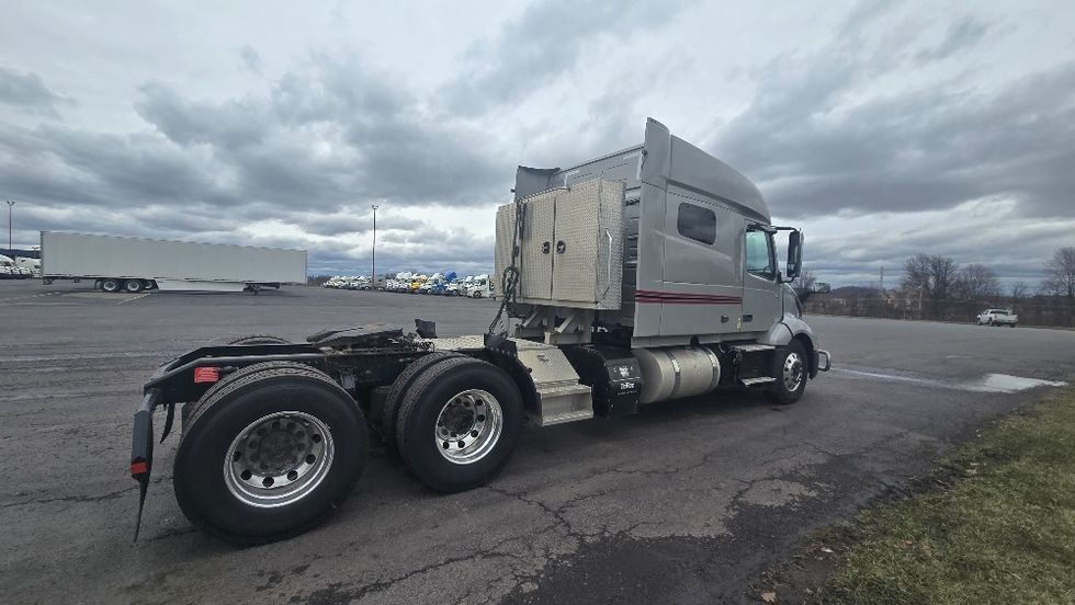 Sleeper Tractor-Heavy Duty Tractors-Volvo-2020-VNL64740-White Deer-PA-513,822\n\t\tmiles-$ 54,500 - Image 7