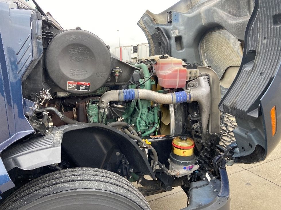 Sleeper Tractor-Heavy Duty Tractors-Volvo-2020-VNL64760-Arlington-TX-661,937\n\t\tmiles-$ 52,750 - Image 20