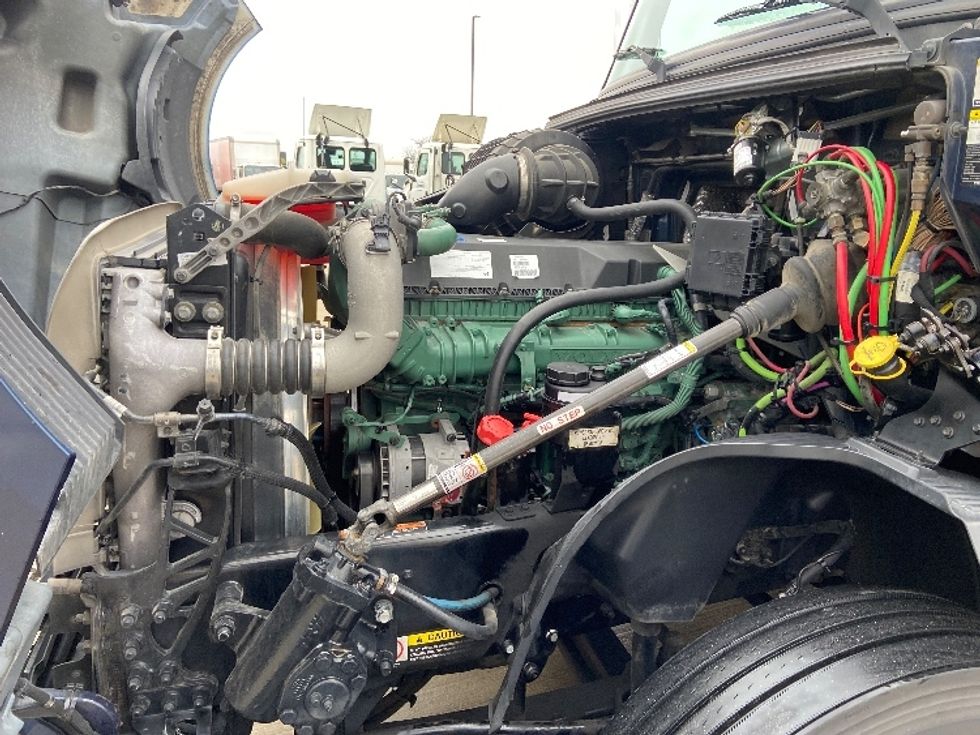 Sleeper Tractor-Heavy Duty Tractors-Volvo-2020-VNL64760-Arlington-TX-661,937\n\t\tmiles-$ 52,750 - Image 21