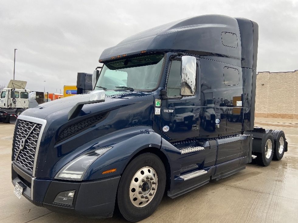 Sleeper Tractor-Heavy Duty Tractors-Volvo-2020-VNL64760-Arlington-TX-661,937\n\t\tmiles-$ 52,750 - Image 3
