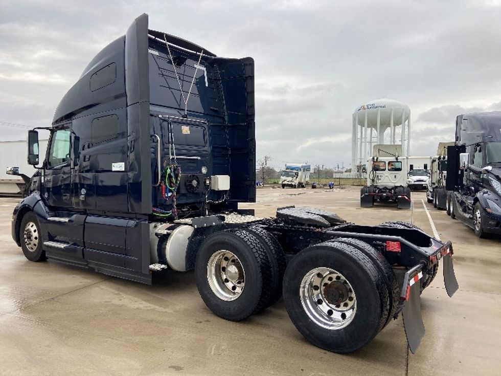 Sleeper Tractor-Heavy Duty Tractors-Volvo-2020-VNL64760-Arlington-TX-661,937\n\t\tmiles-$ 52,750 - Image 5