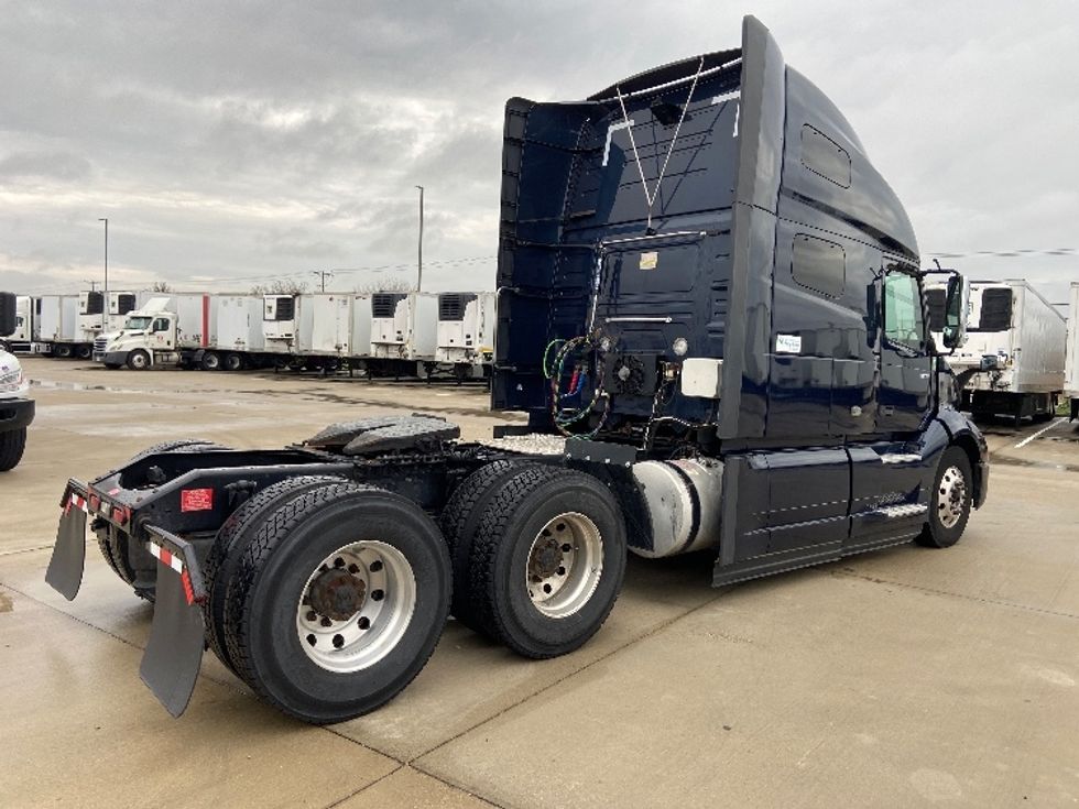 Sleeper Tractor-Heavy Duty Tractors-Volvo-2020-VNL64760-Arlington-TX-661,937\n\t\tmiles-$ 52,750 - Image 7