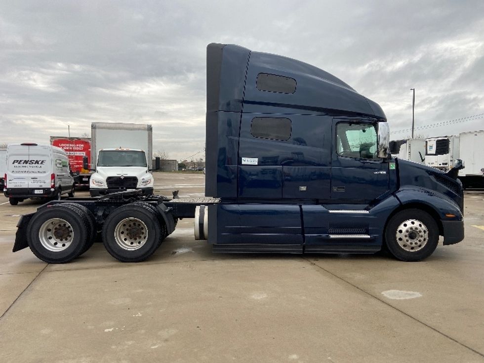 Sleeper Tractor-Heavy Duty Tractors-Volvo-2020-VNL64760-Arlington-TX-661,937\n\t\tmiles-$ 52,750 - Image 8