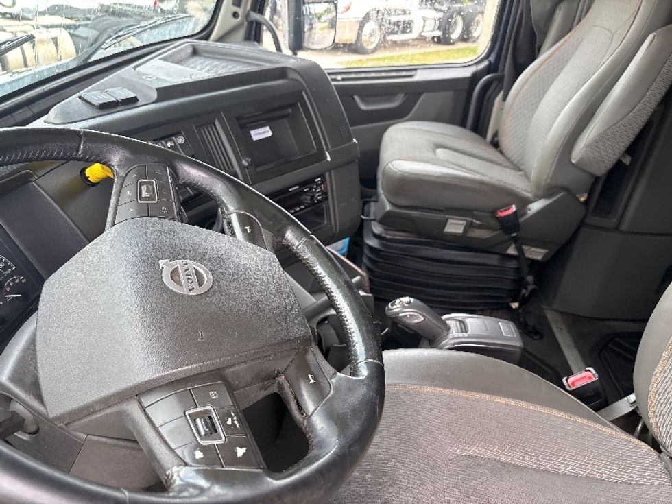 Sleeper Tractor-Heavy Duty Tractors-Volvo-2020-VNL64760-Arlington-TX-710,551\n\t\tmiles-$ 50,000 - Image 10