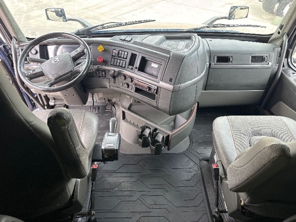 Sleeper Tractor-Heavy Duty Tractors-Volvo-2020-VNL64760-Arlington-TX-710,551\n\t\tmiles-$ 50,000 - Image 12