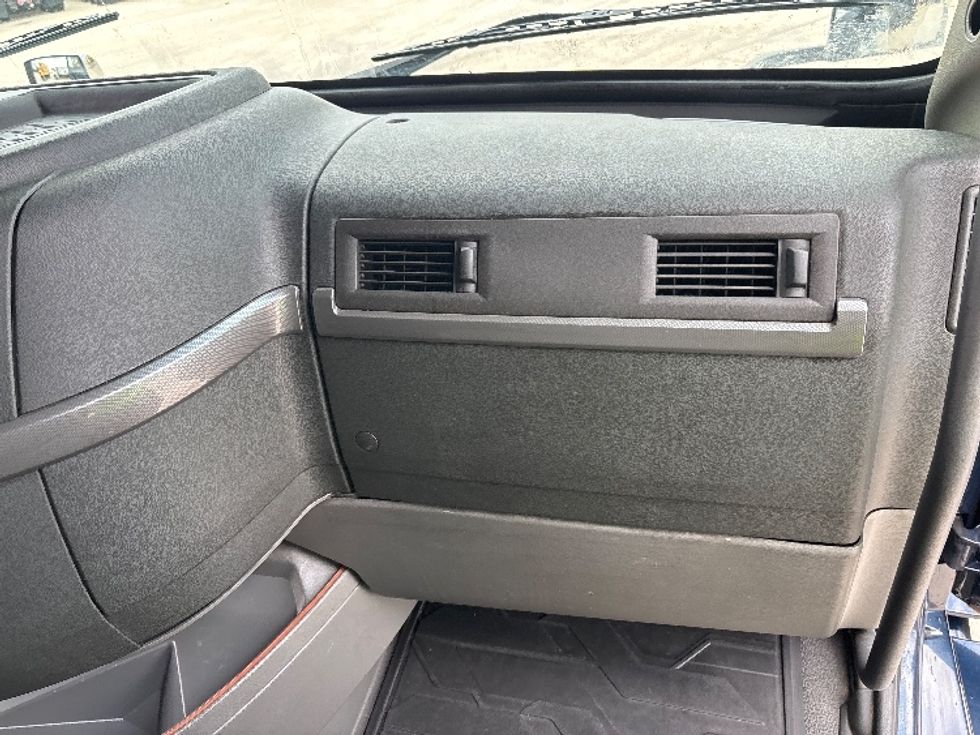 Sleeper Tractor-Heavy Duty Tractors-Volvo-2020-VNL64760-Arlington-TX-710,551\n\t\tmiles-$ 50,000 - Image 14