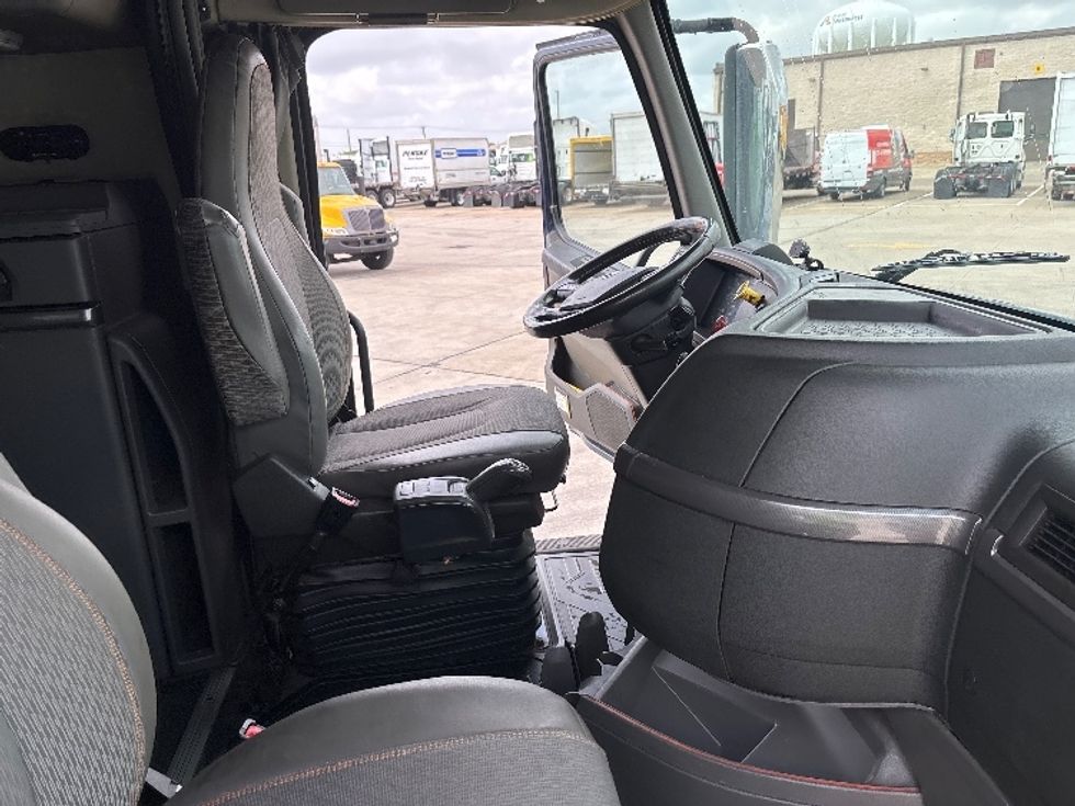 Sleeper Tractor-Heavy Duty Tractors-Volvo-2020-VNL64760-Arlington-TX-710,551\n\t\tmiles-$ 50,000 - Image 15