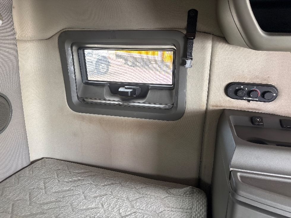 Sleeper Tractor-Heavy Duty Tractors-Volvo-2020-VNL64760-Arlington-TX-710,551\n\t\tmiles-$ 50,000 - Image 18