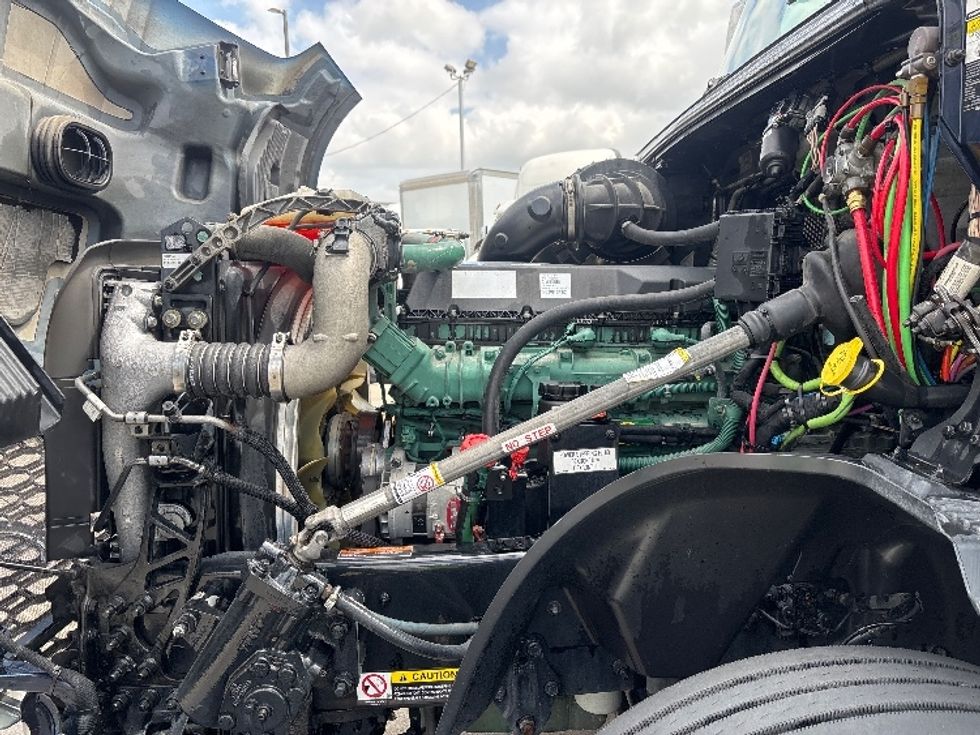 Sleeper Tractor-Heavy Duty Tractors-Volvo-2020-VNL64760-Arlington-TX-710,551\n\t\tmiles-$ 50,000 - Image 21