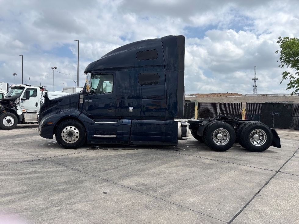 Sleeper Tractor-Heavy Duty Tractors-Volvo-2020-VNL64760-Arlington-TX-710,551\n\t\tmiles-$ 50,000 - Image 4