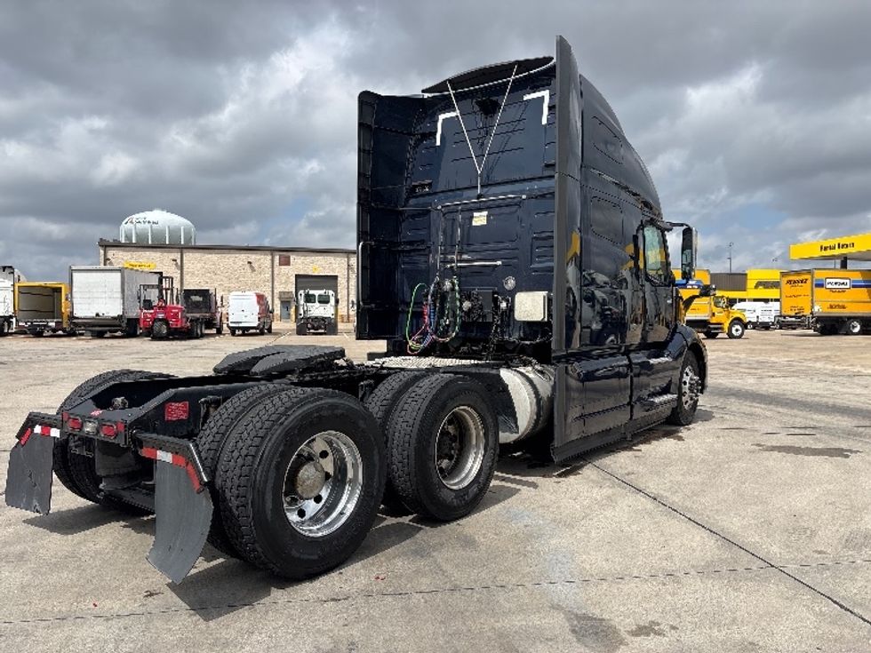 Sleeper Tractor-Heavy Duty Tractors-Volvo-2020-VNL64760-Arlington-TX-710,551\n\t\tmiles-$ 50,000 - Image 7