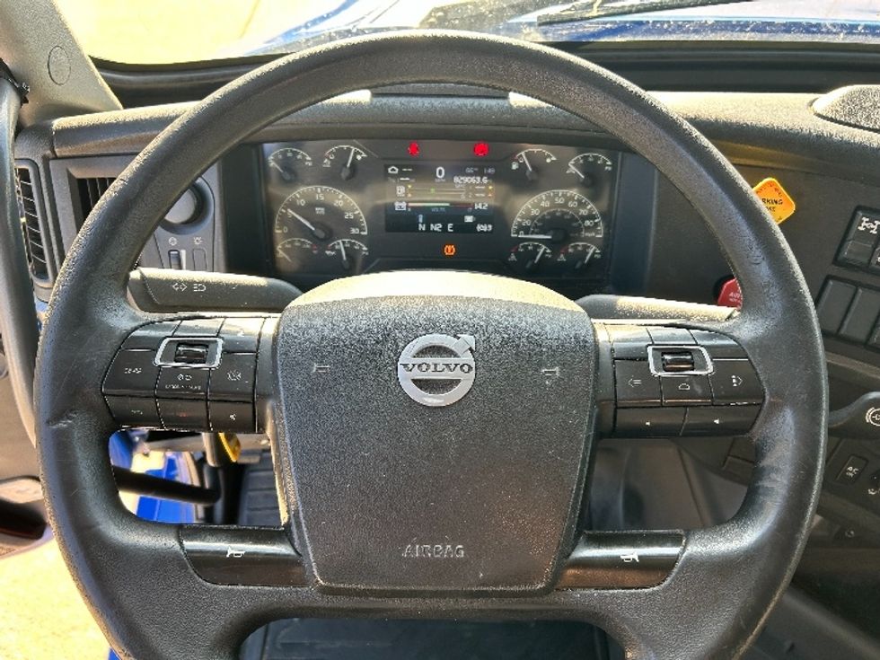 Sleeper Tractor-Heavy Duty Tractors-Volvo-2020-VNL64760-Atlanta-GA-829,062\n\t\tmiles-$ 41,250 - Image 10