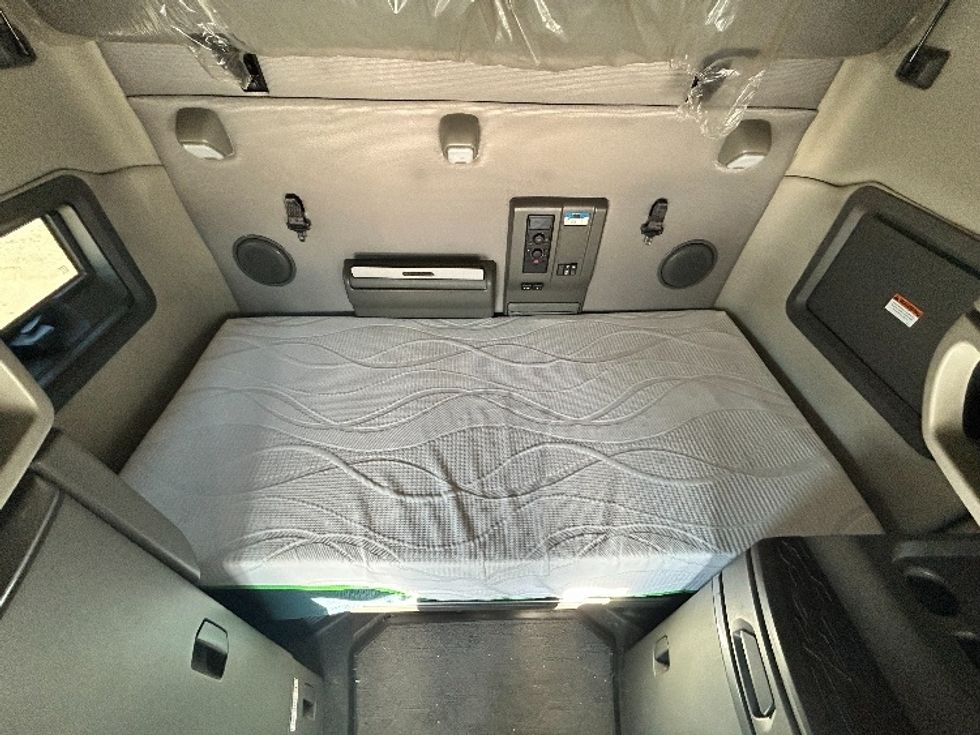 Sleeper Tractor-Heavy Duty Tractors-Volvo-2020-VNL64760-Atlanta-GA-829,062\n\t\tmiles-$ 41,250 - Image 15