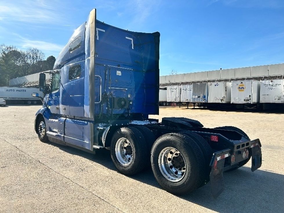 Sleeper Tractor-Heavy Duty Tractors-Volvo-2020-VNL64760-Atlanta-GA-829,062\n\t\tmiles-$ 41,250 - Image 4