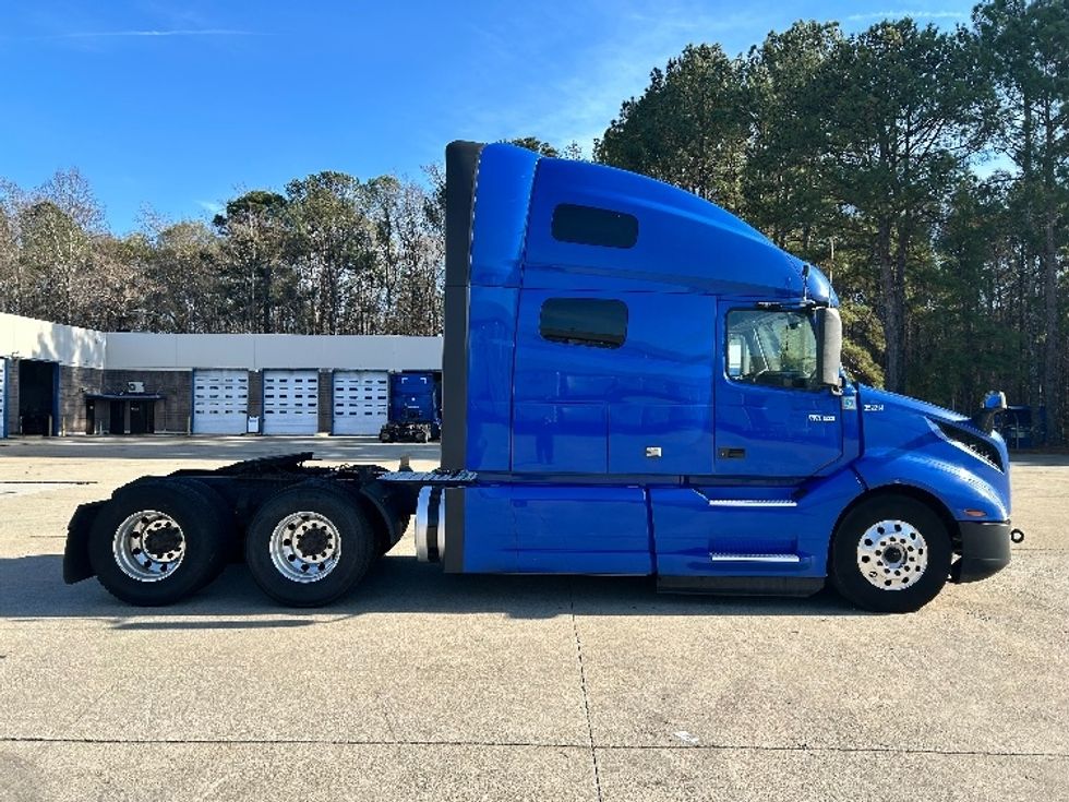 Sleeper Tractor-Heavy Duty Tractors-Volvo-2020-VNL64760-Atlanta-GA-829,062\n\t\tmiles-$ 41,250 - Image 7