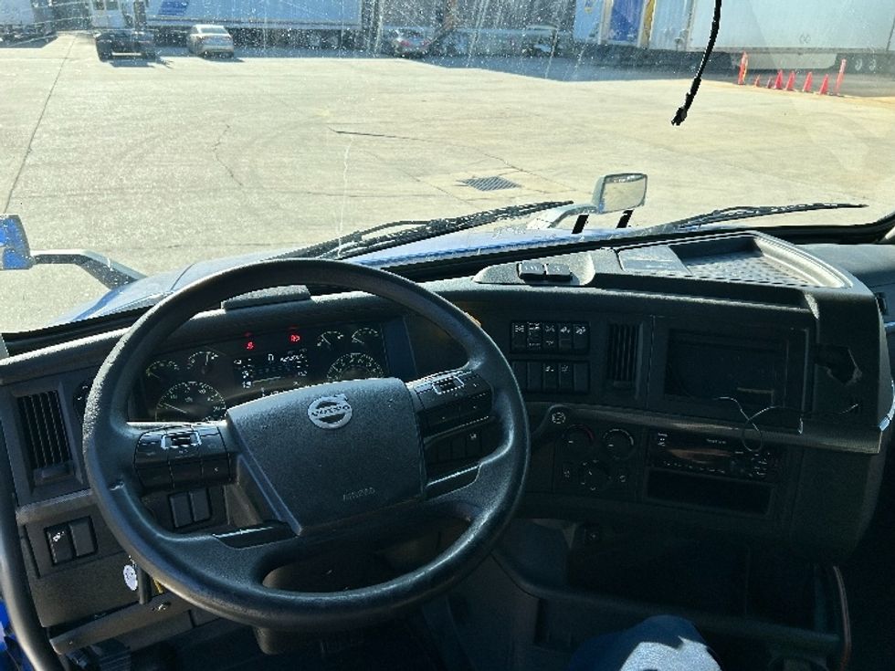 Sleeper Tractor-Heavy Duty Tractors-Volvo-2020-VNL64760-Atlanta-GA-829,062\n\t\tmiles-$ 41,250 - Image 9