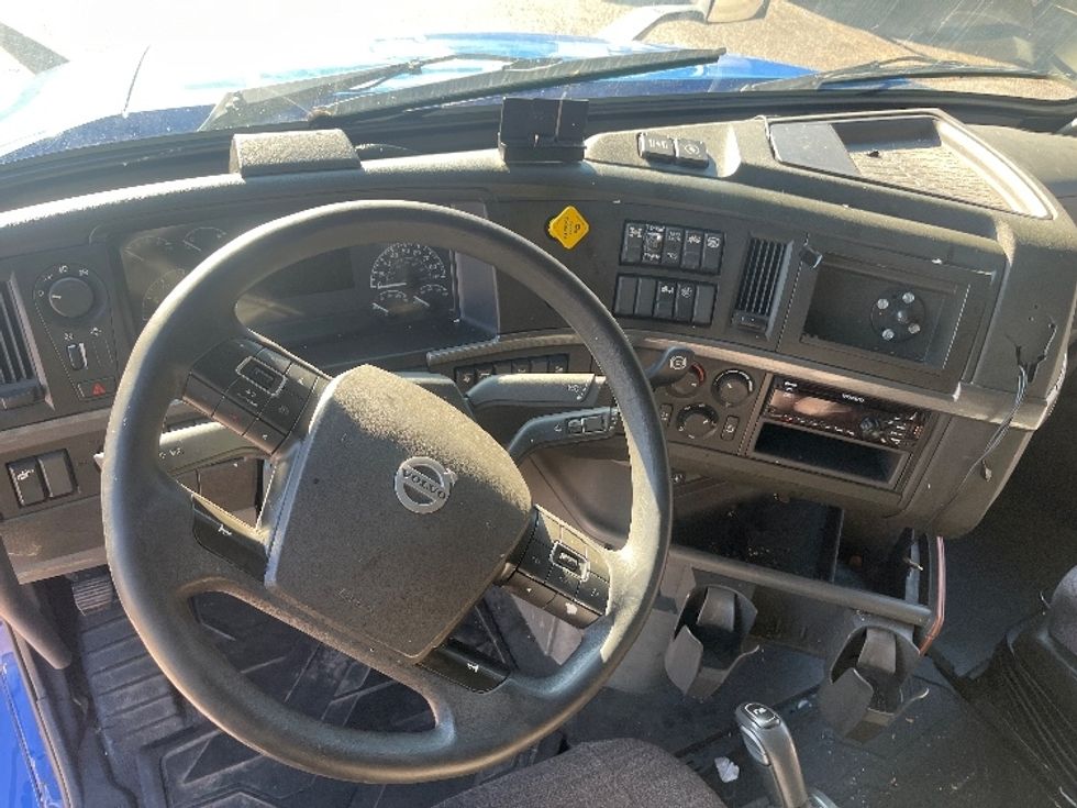 Sleeper Tractor-Heavy Duty Tractors-Volvo-2020-VNL64760-Atlanta-GA-857,158\n\t\tmiles-$ 36,250 - Image 11