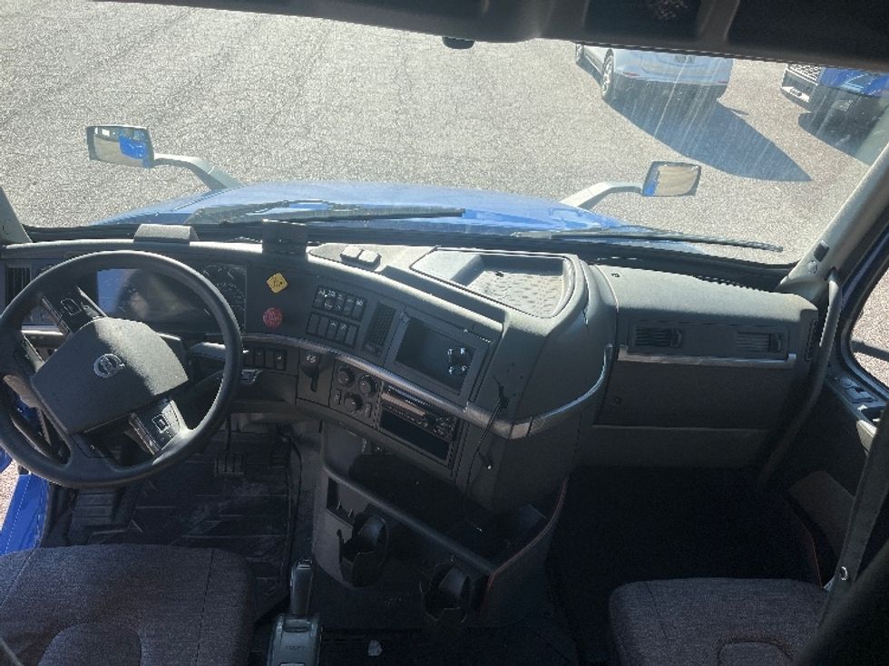 Sleeper Tractor-Heavy Duty Tractors-Volvo-2020-VNL64760-Atlanta-GA-857,158\n\t\tmiles-$ 36,250 - Image 12