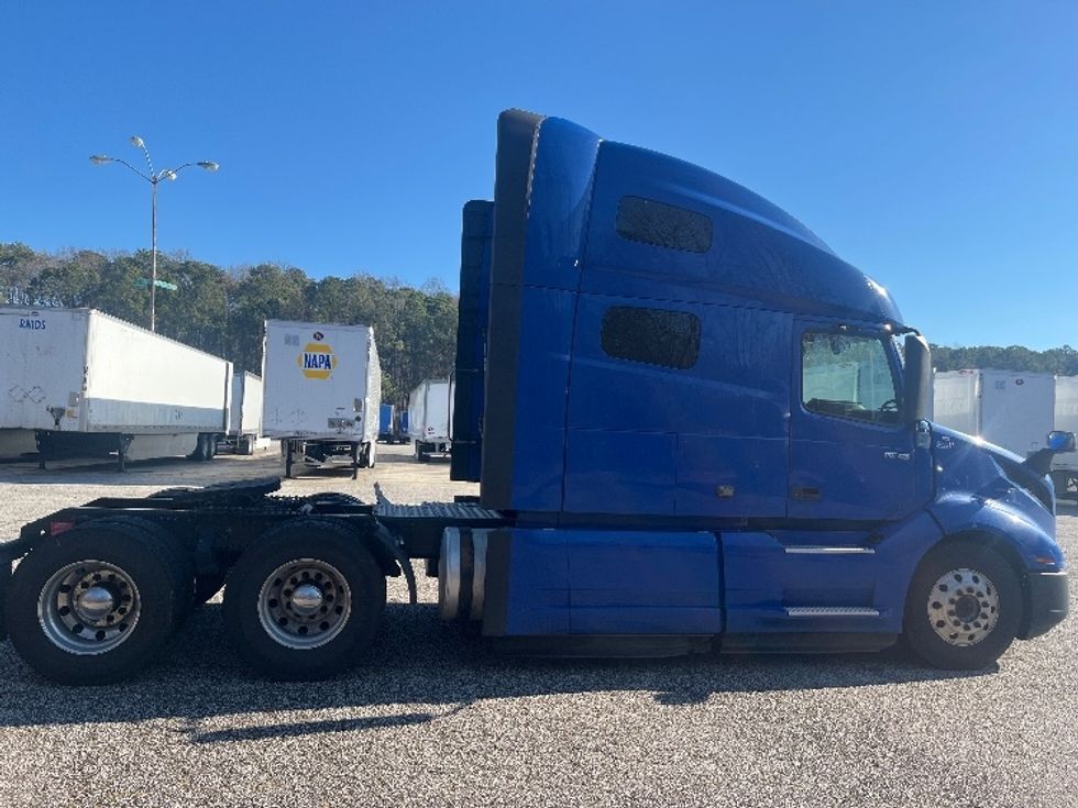 Sleeper Tractor-Heavy Duty Tractors-Volvo-2020-VNL64760-Atlanta-GA-857,158\n\t\tmiles-$ 36,250 - Image 8