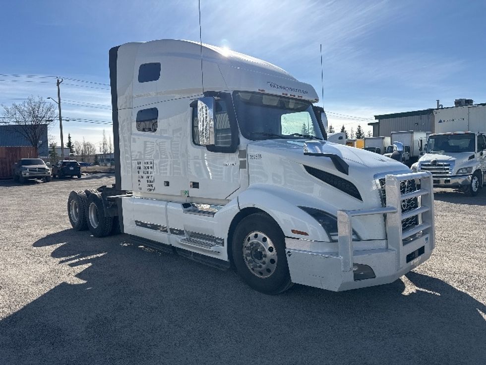 Sleeper Tractor-Heavy Duty Tractors-Volvo-2020-VNL64760-Calgary-AB-906,838\n\t\tkm-$ 77,250 - Image 1