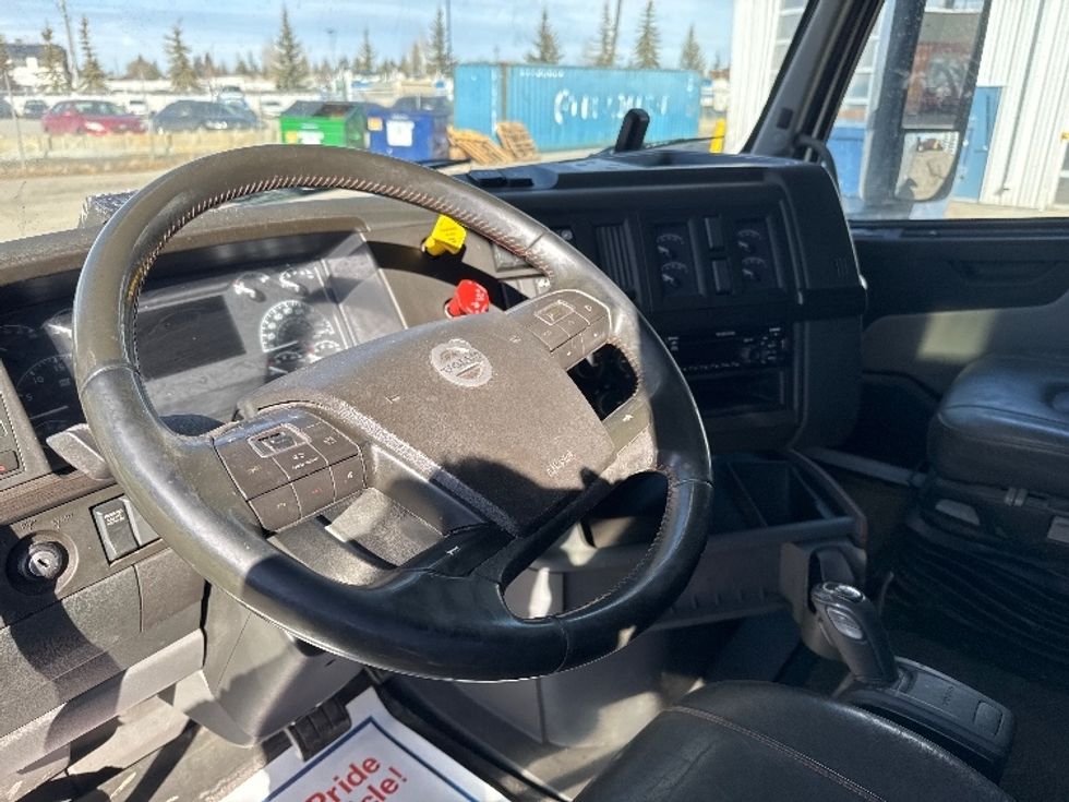 Sleeper Tractor-Heavy Duty Tractors-Volvo-2020-VNL64760-Calgary-AB-906,838\n\t\tkm-$ 77,250 - Image 10