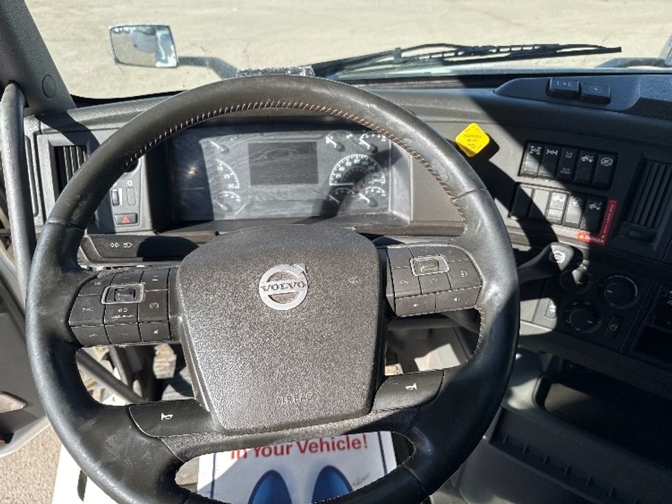 Sleeper Tractor-Heavy Duty Tractors-Volvo-2020-VNL64760-Calgary-AB-906,838\n\t\tkm-$ 77,250 - Image 11