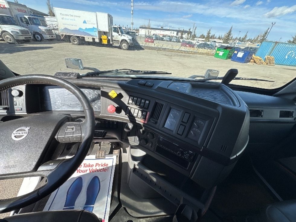 Sleeper Tractor-Heavy Duty Tractors-Volvo-2020-VNL64760-Calgary-AB-906,838\n\t\tkm-$ 77,250 - Image 12