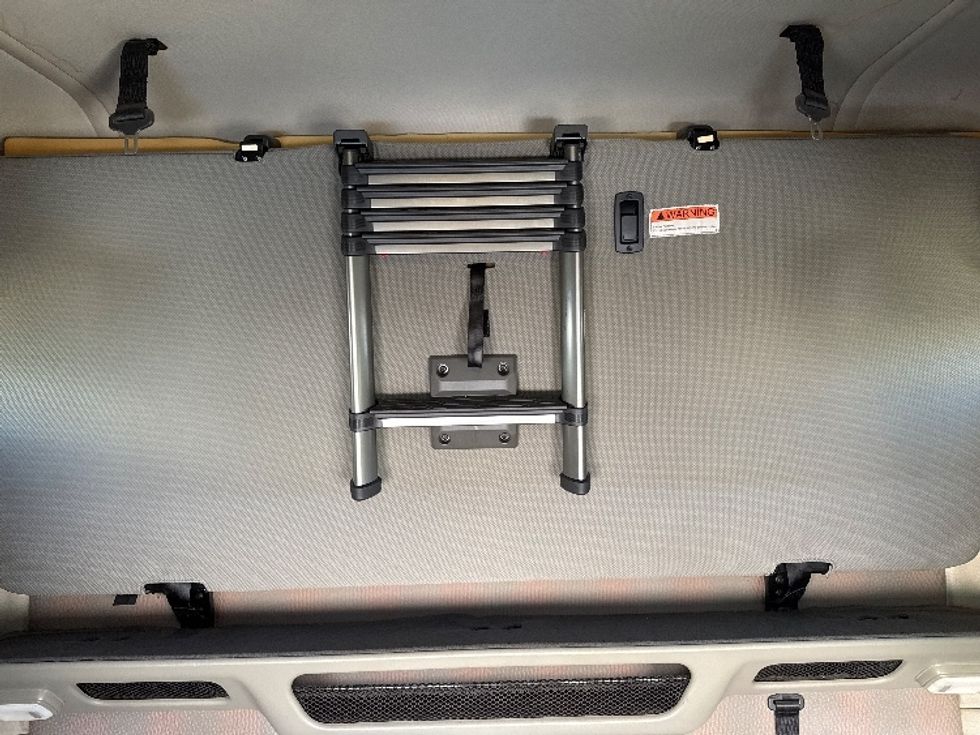 Sleeper Tractor-Heavy Duty Tractors-Volvo-2020-VNL64760-Calgary-AB-906,838\n\t\tkm-$ 77,250 - Image 17