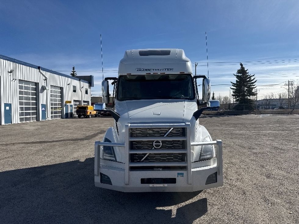 Sleeper Tractor-Heavy Duty Tractors-Volvo-2020-VNL64760-Calgary-AB-906,838\n\t\tkm-$ 77,250 - Image 2