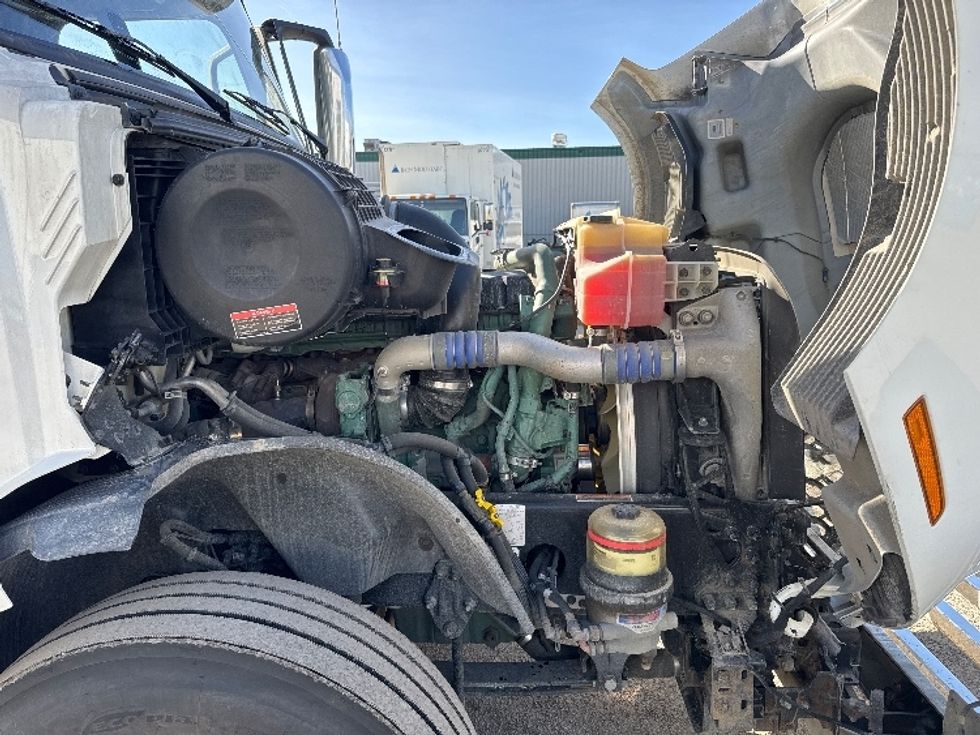Sleeper Tractor-Heavy Duty Tractors-Volvo-2020-VNL64760-Calgary-AB-906,838\n\t\tkm-$ 77,250 - Image 20