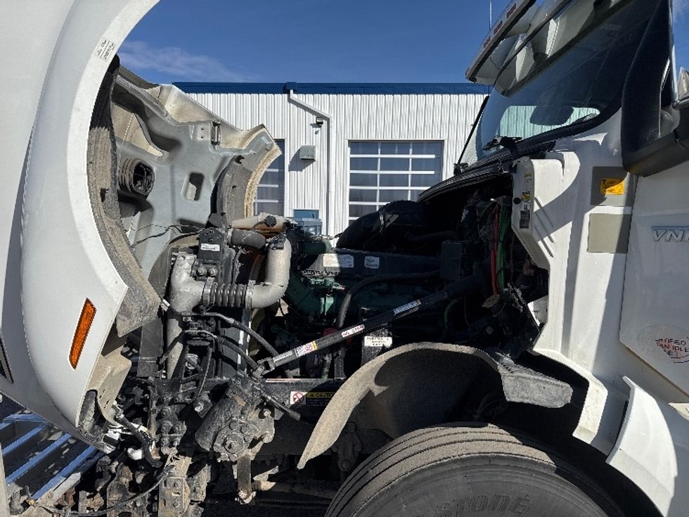 Sleeper Tractor-Heavy Duty Tractors-Volvo-2020-VNL64760-Calgary-AB-906,838\n\t\tkm-$ 77,250 - Image 21