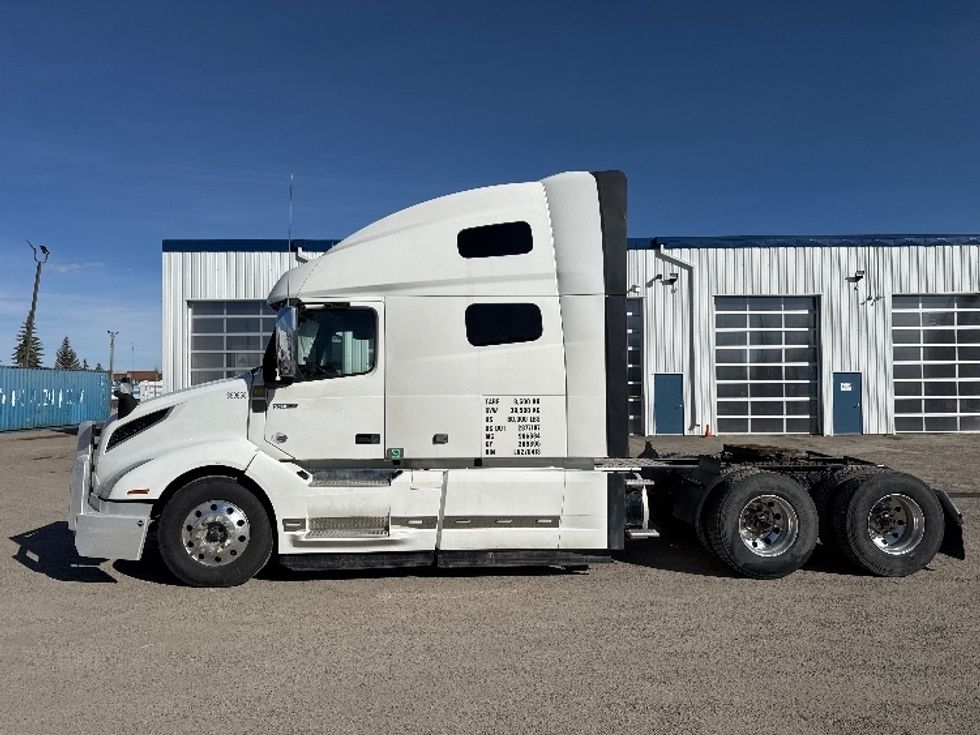 Sleeper Tractor-Heavy Duty Tractors-Volvo-2020-VNL64760-Calgary-AB-906,838\n\t\tkm-$ 77,250 - Image 4