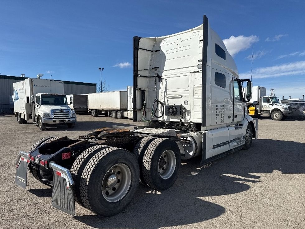 Sleeper Tractor-Heavy Duty Tractors-Volvo-2020-VNL64760-Calgary-AB-906,838\n\t\tkm-$ 77,250 - Image 7