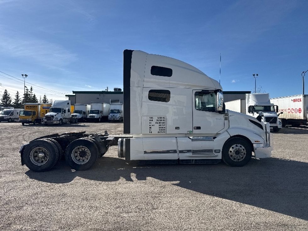 Sleeper Tractor-Heavy Duty Tractors-Volvo-2020-VNL64760-Calgary-AB-906,838\n\t\tkm-$ 77,250 - Image 8