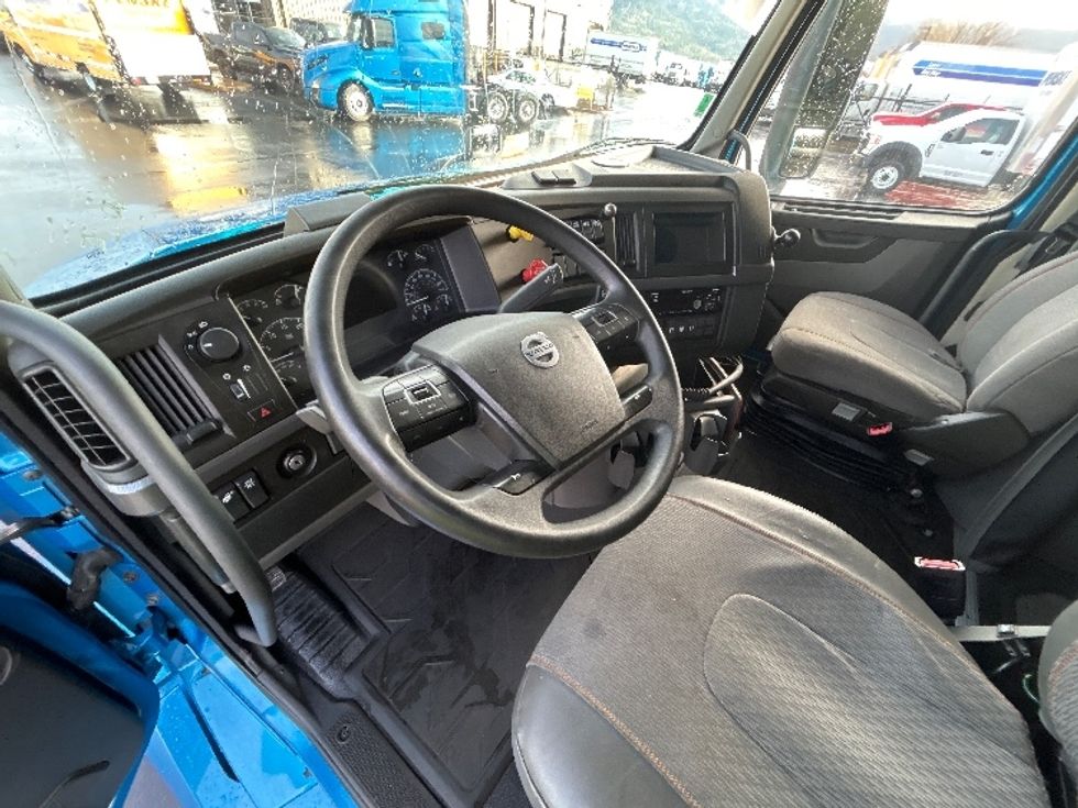Sleeper Tractor-Heavy Duty Tractors-Volvo-2020-VNL64760-Coburg-OR-493,991\n\t\tmiles-$ 61,750 - Image 10
