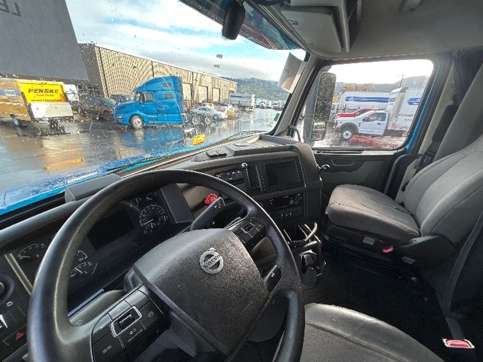 Sleeper Tractor-Heavy Duty Tractors-Volvo-2020-VNL64760-Coburg-OR-493,991\n\t\tmiles-$ 61,750 - Image 12