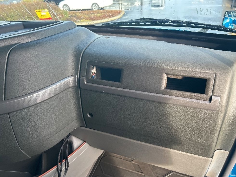 Sleeper Tractor-Heavy Duty Tractors-Volvo-2020-VNL64760-Coburg-OR-493,991\n\t\tmiles-$ 61,750 - Image 14