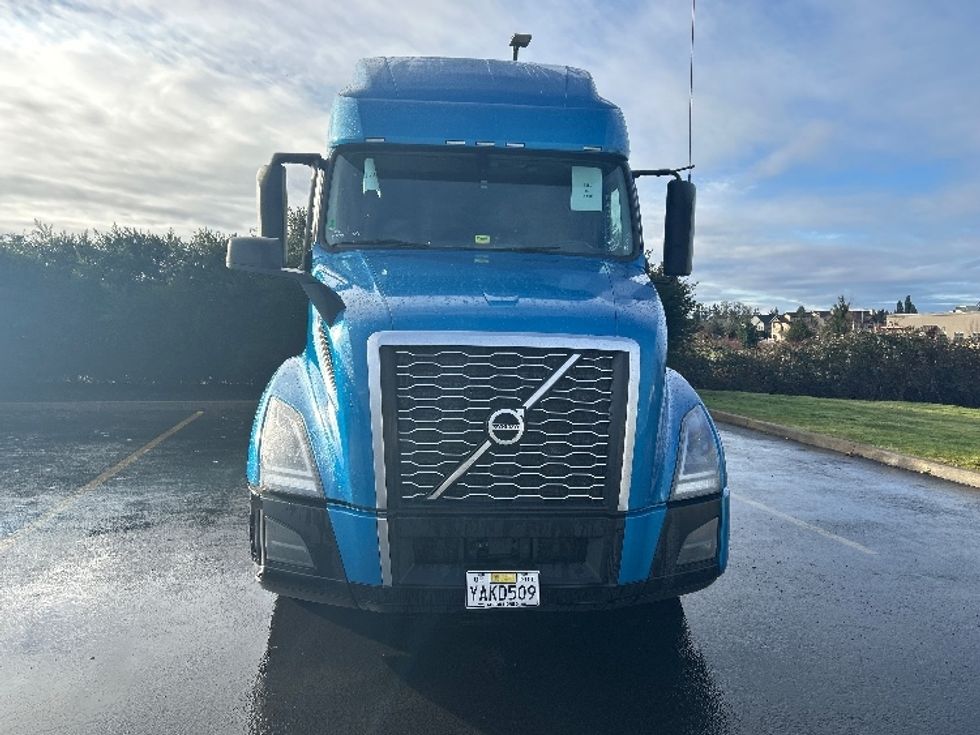 Sleeper Tractor-Heavy Duty Tractors-Volvo-2020-VNL64760-Coburg-OR-493,991\n\t\tmiles-$ 61,750 - Image 2