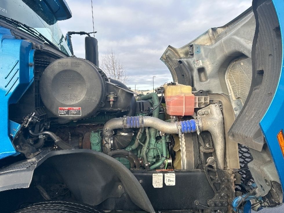 Sleeper Tractor-Heavy Duty Tractors-Volvo-2020-VNL64760-Coburg-OR-493,991\n\t\tmiles-$ 61,750 - Image 20