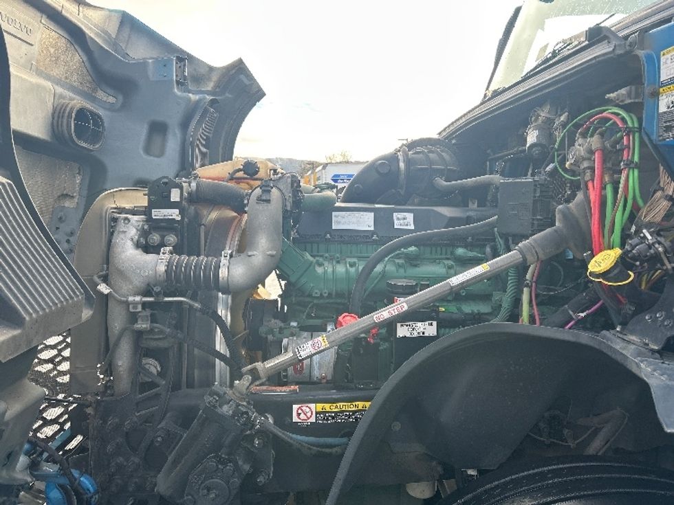 Sleeper Tractor-Heavy Duty Tractors-Volvo-2020-VNL64760-Coburg-OR-493,991\n\t\tmiles-$ 61,750 - Image 21