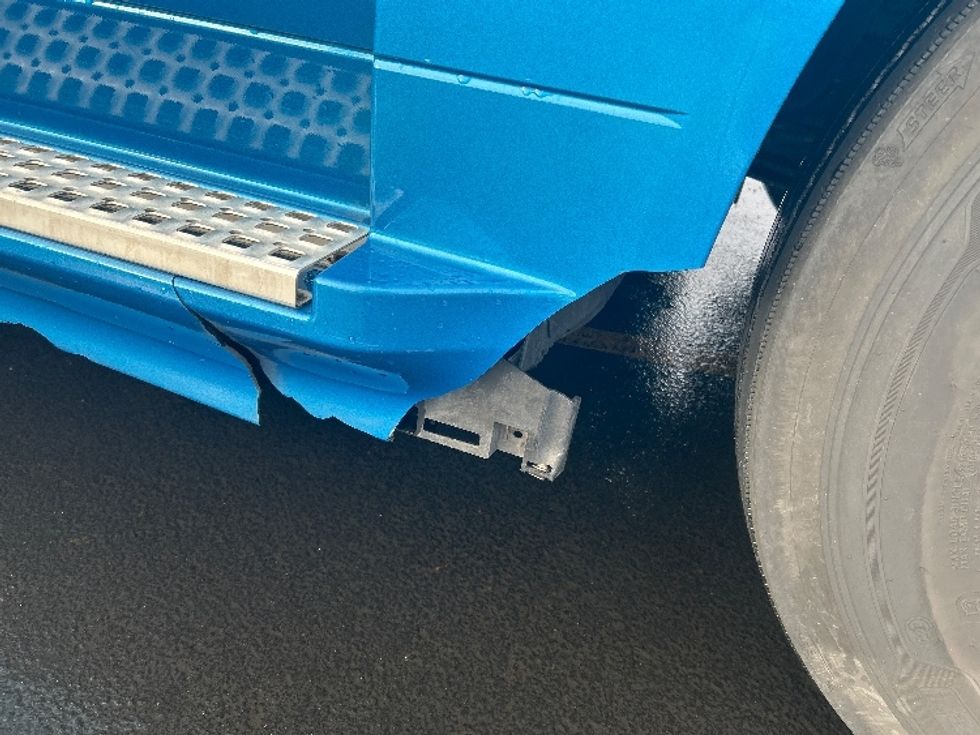 Sleeper Tractor-Heavy Duty Tractors-Volvo-2020-VNL64760-Coburg-OR-493,991\n\t\tmiles-$ 61,750 - Image 23