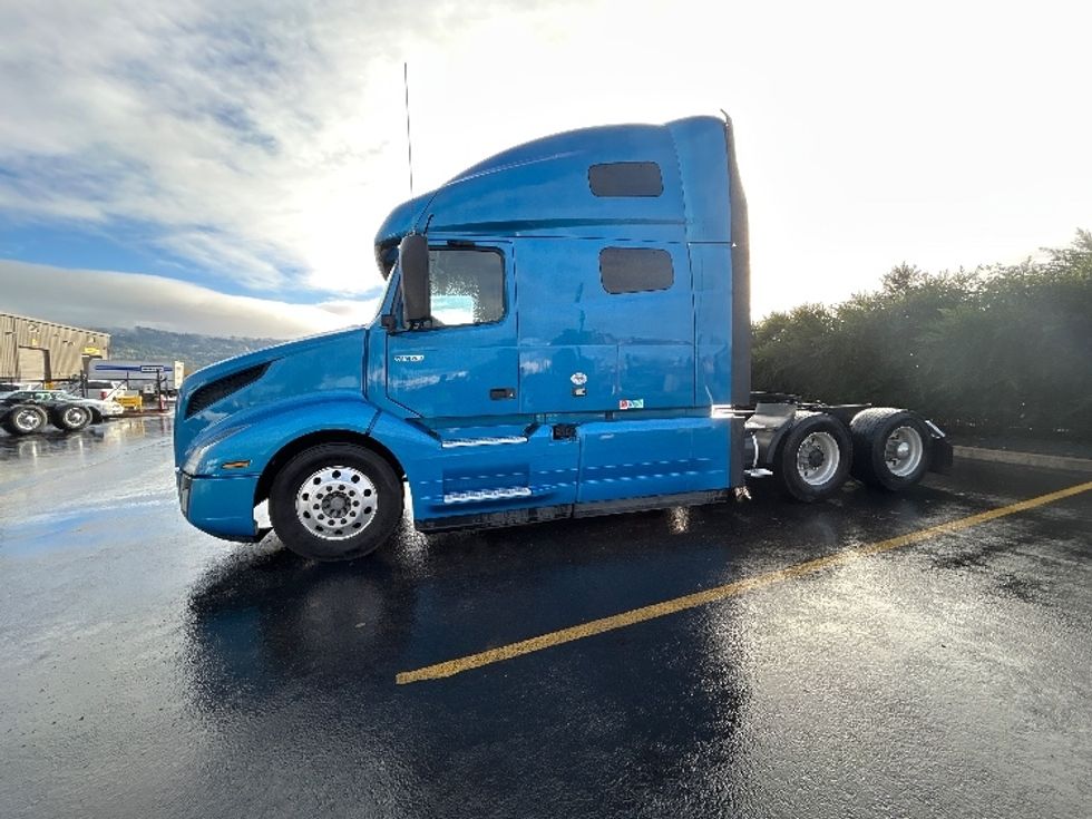 Sleeper Tractor-Heavy Duty Tractors-Volvo-2020-VNL64760-Coburg-OR-493,991\n\t\tmiles-$ 61,750 - Image 4